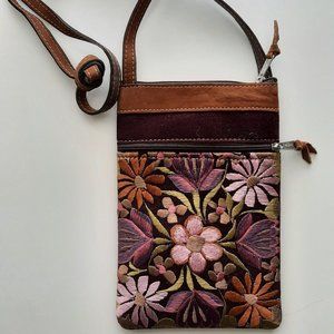 ALTIPLANO - Embroidered Passport Bag